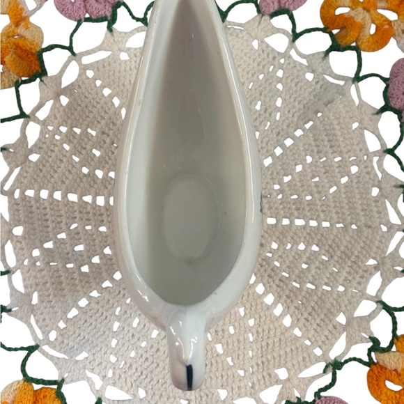 Buffalo China Vintage Elegant White and Blue Gravy Boat- good condition - Picture 5 of 6